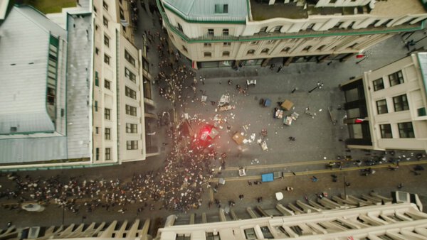 Rapid Crane Down City Plaza Evacuation