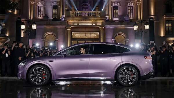 Zhi Jie R7 Luxury Car Premiere