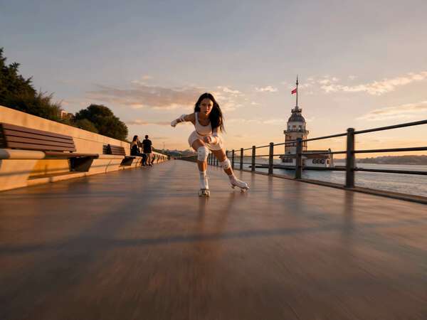 Single-Take Skating Scene in Istanbul